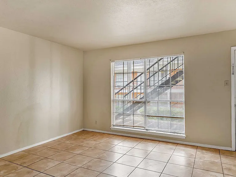 Barclay Apartments - ASK ABOUT OUR SPRING MOVE-IN SPECIAL TODAY! — Photo 43