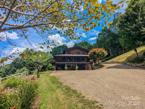 570 Doan Town Rd, Burnsville, NC 28714