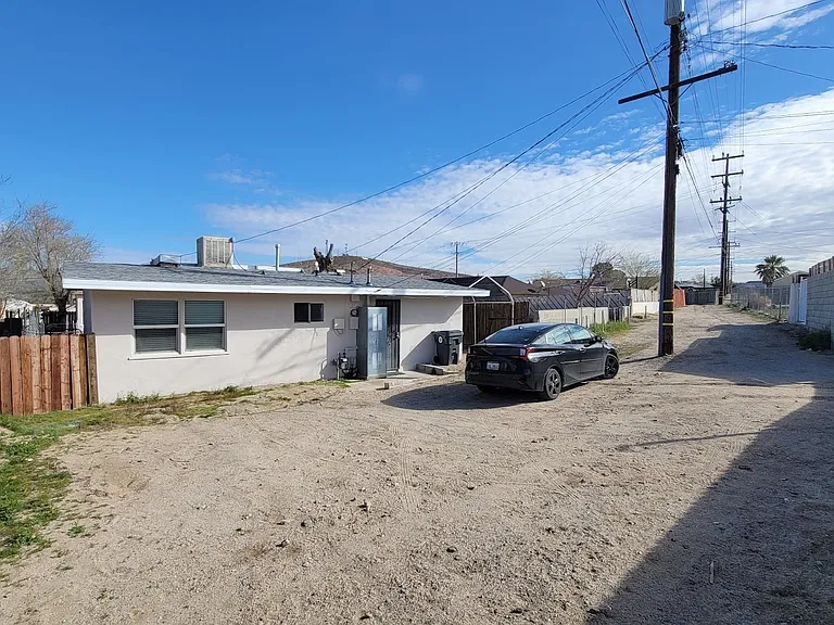 930 Nancy St — Photo 12