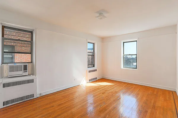 Sold by Griffith Real Estate | media 3