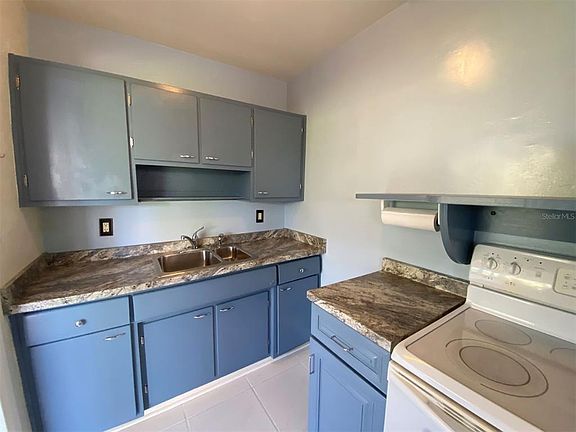 4th image of 8274 Aero Ave