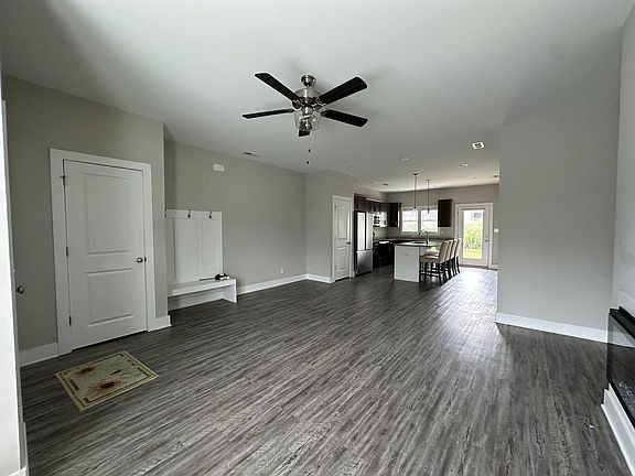 3rd image of 67 Warwick Dr