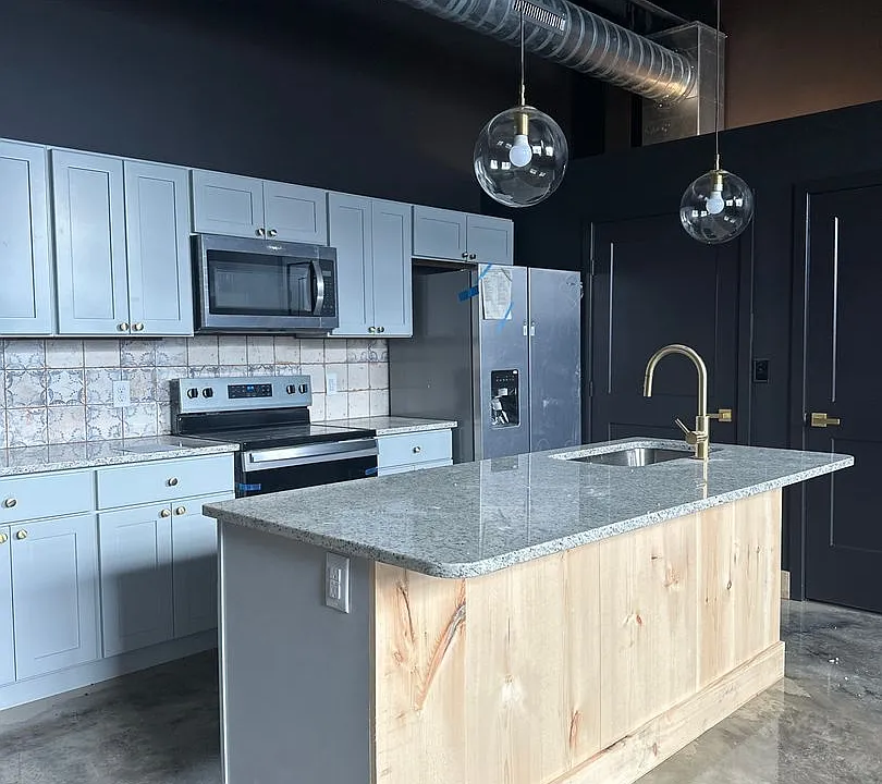 21 W Broadway #205
