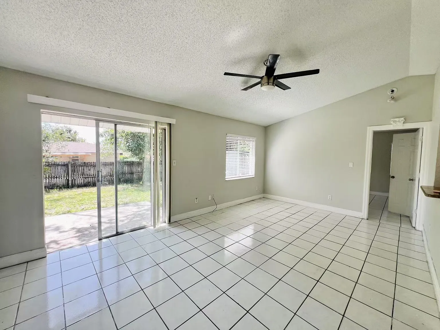 3 bed, 1109 sqft, $2,000 — Photo 3
