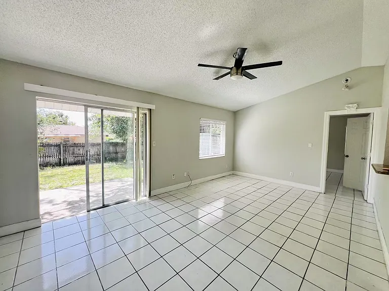 437 Kee St — Photo 3