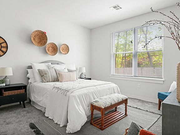 4th image of 29 Wall St #311