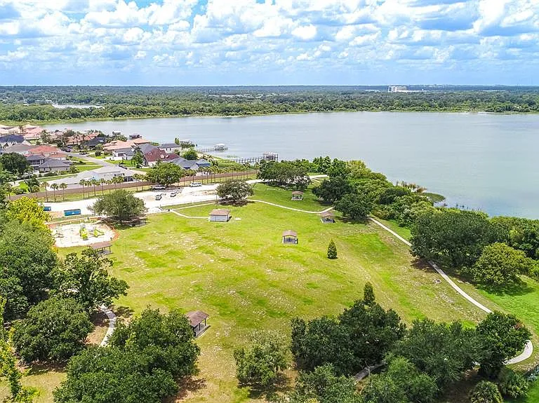5126 Martinique Dr — Photo 14