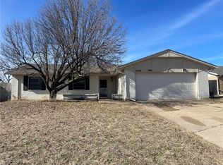 2506 NW Robinhood Dr, Lawton, OK 73505