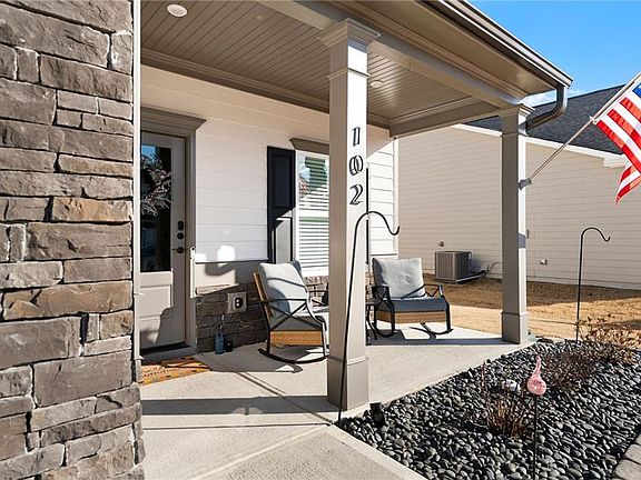 4th image of 102 Royal Oak Dr NE