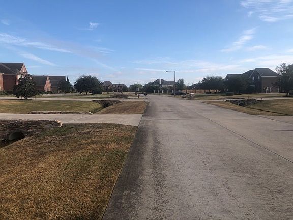 4th image of 2028 Lake Landing Dr