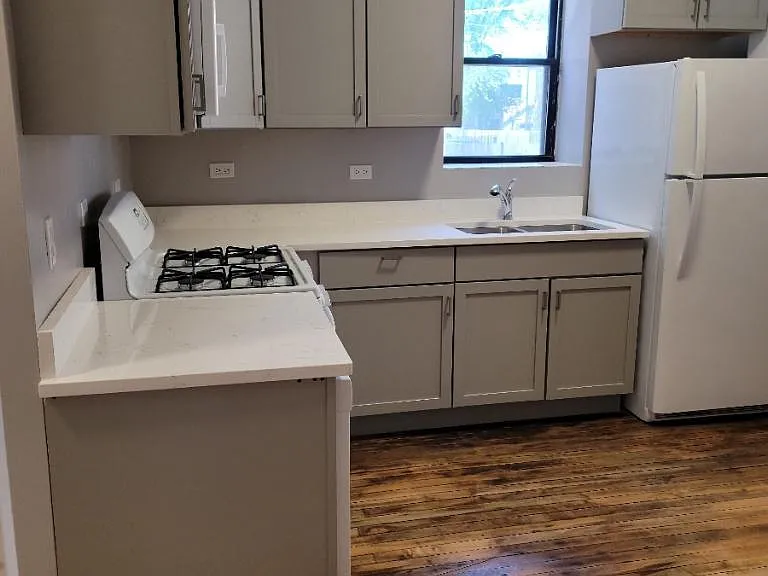 2954 W Belmont Ave #1R — Photo 3