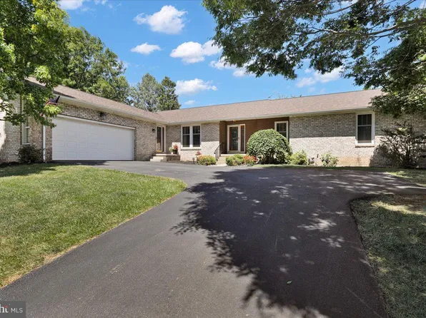 11 James Dr, Denver, PA 17517