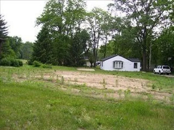 2564 Swanson Rd, Portage, IN 46368