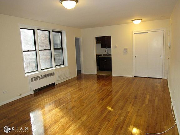 3rd image of 14345 Sanford Ave APT 404