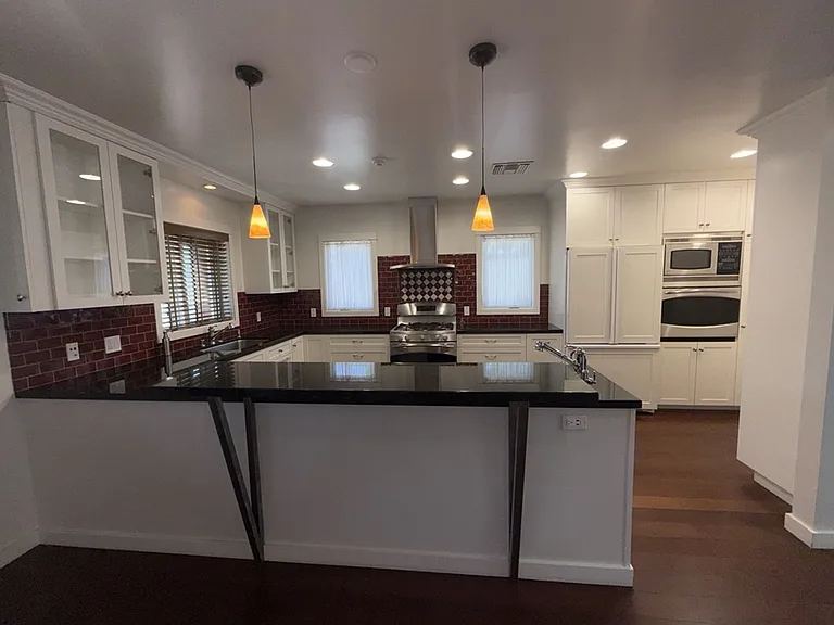 2746 N Kenneth Rd — Photo 4