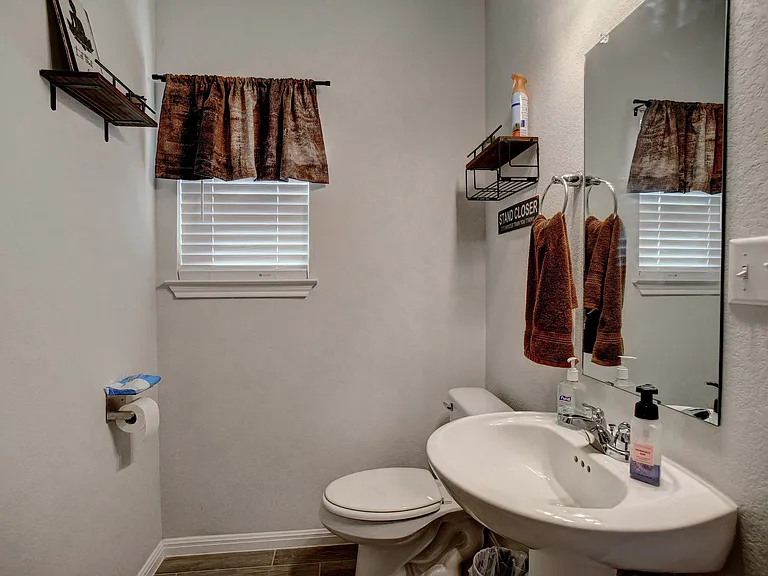 205 Driftwood Ln — Photo 33