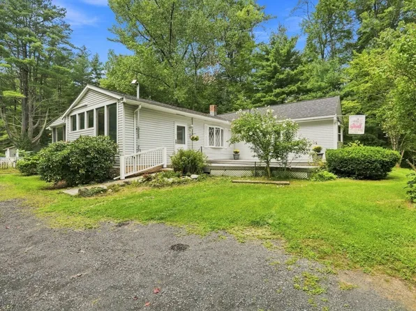 241 Warren Wright Rd, Belchertown, MA 01007