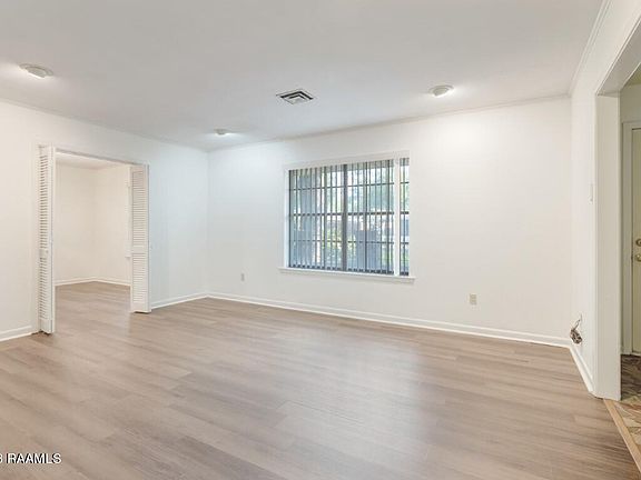 5th image of 216 Broadmoor Blvd