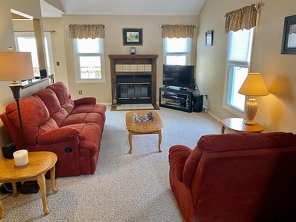 4th image of 8 Lexington Ct
