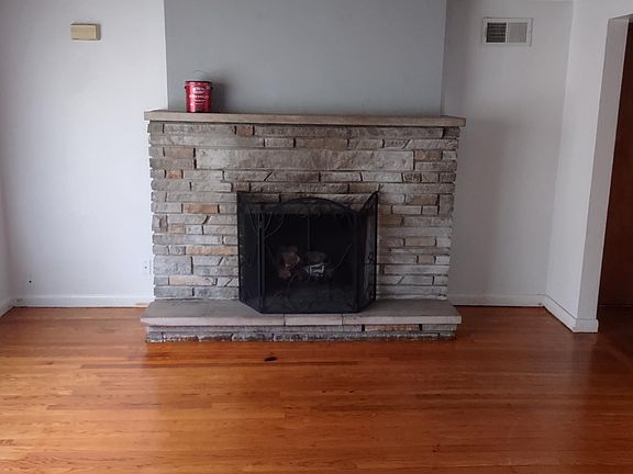 4th image of 33 Rolling Hills Dr