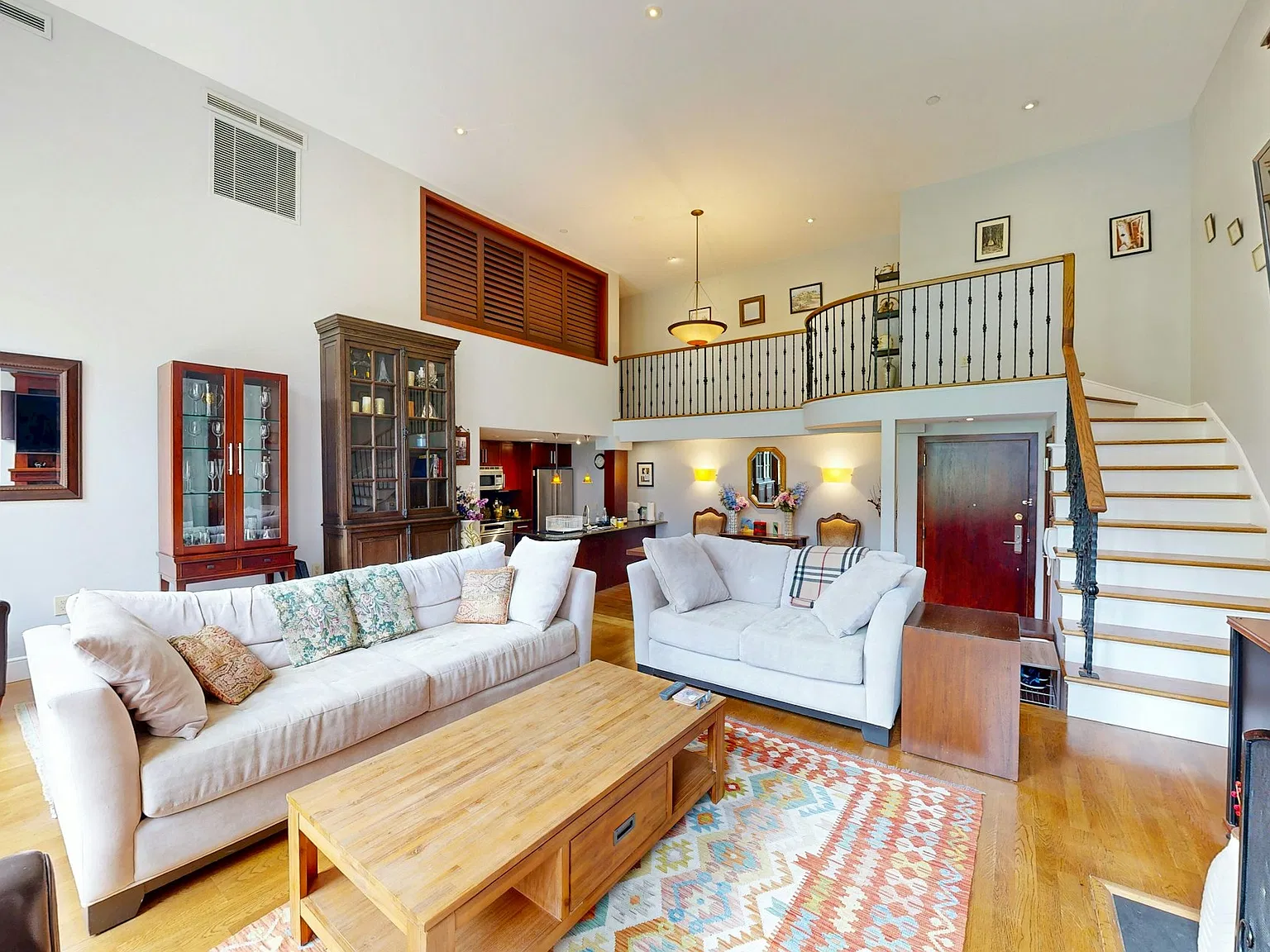 2 bed, 1300 sqft, $7,950 — Photo 4
