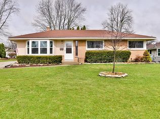 N86W18106 Summit Dr, Menomonee Falls, WI 53051