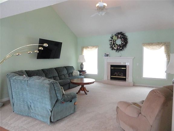 3rd image of 128 Branchbrook Dr