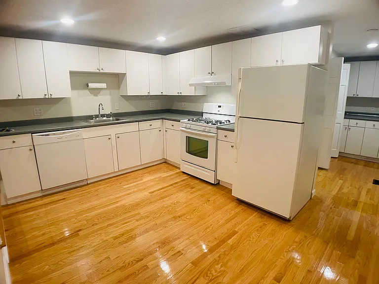 259 W 5th St #2 — Photo 3