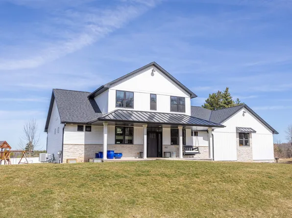 1861 Dallas Ln, De Pere, WI 54115