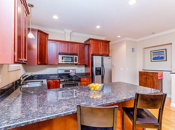 4th image of 5691 W Higgins Ave Unit 1E