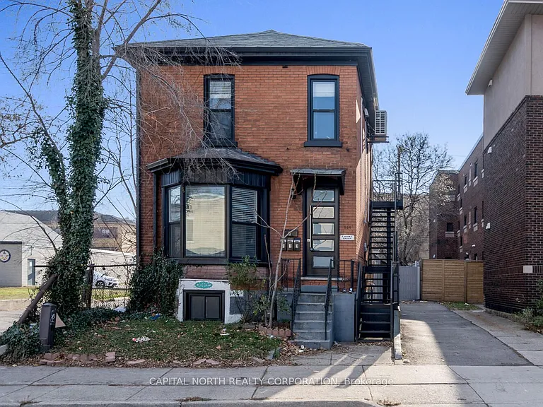 556 King St E #3 — Photo 2