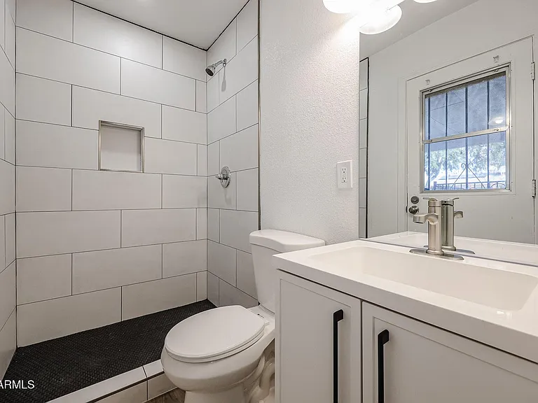4352 E Grovers Ave — Photo 10