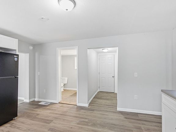 5th image of 609 Seneca St