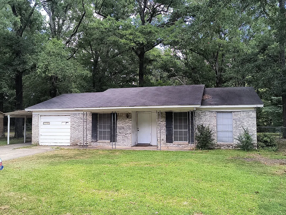 2203 Crestwood