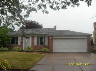 11694 Bora Ct, Sterling Heights, MI