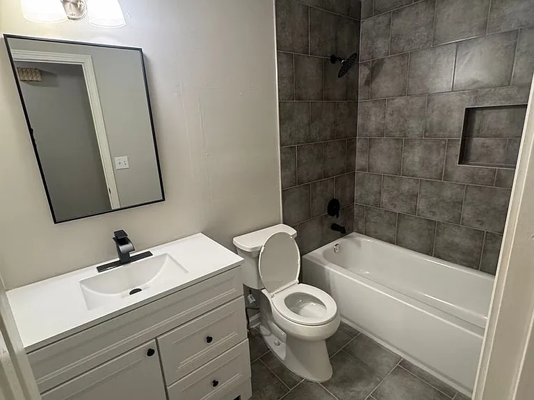 370-372 Booth Cir SW #370-372 — Photo 10