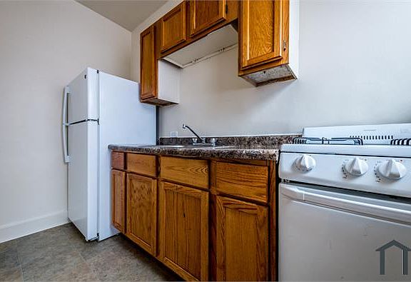 4th image of 1935 E 71st St #1931