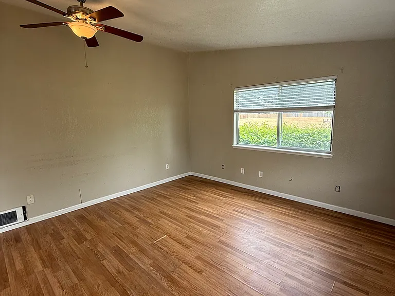 819 Hamelin Ln SE — Photo 7