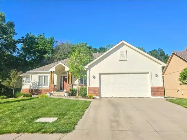 916 NW Cedar Ln, Grain Valley, MO 64029
