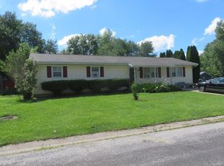 312 N Rose Dr, Auburn, IL 62615