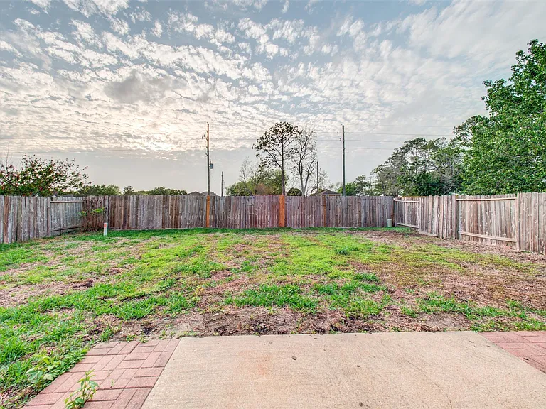 419 Thorpe Springs Dr — Photo 32