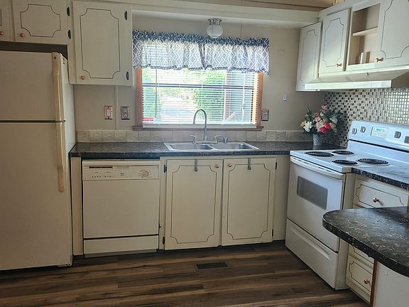 2nd image of 300 Oak Blvd