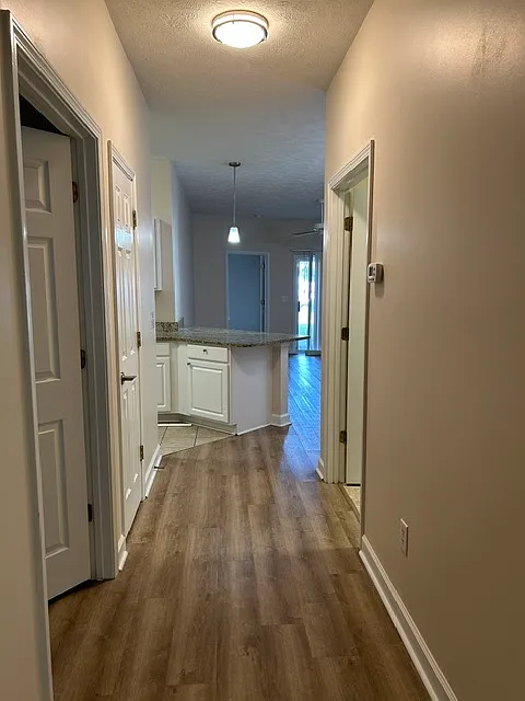 3 bed, 1260 sqft, $1,650 — Photo 2
