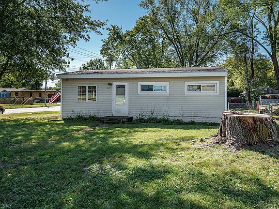 3rd image of 1029 Evans Ave