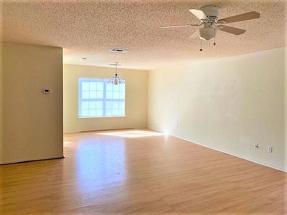 3rd image of 3613 Meadow Park Dr