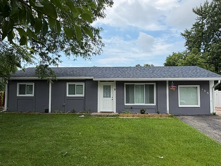135 Springleaf Dr — Photo 1