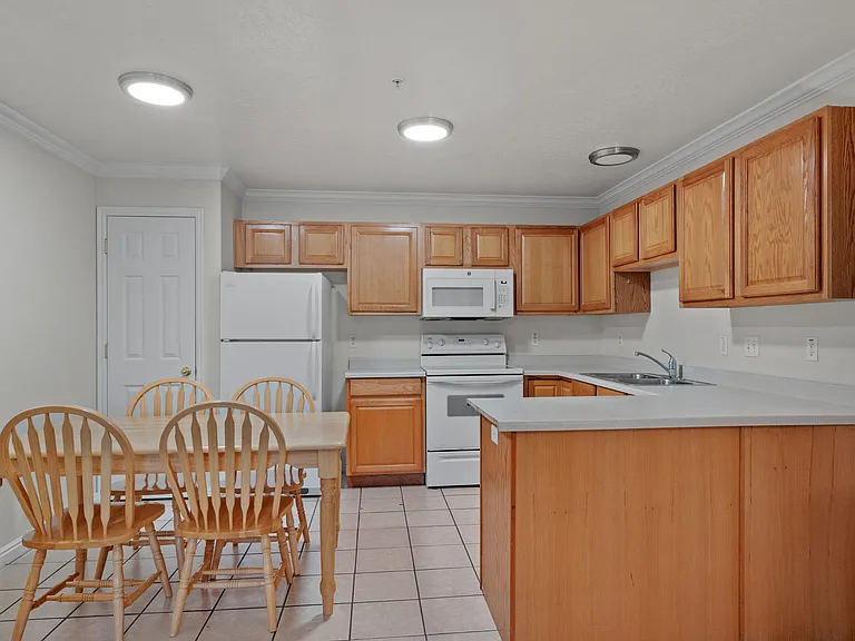 543 N University Ave #107 — Photo 4