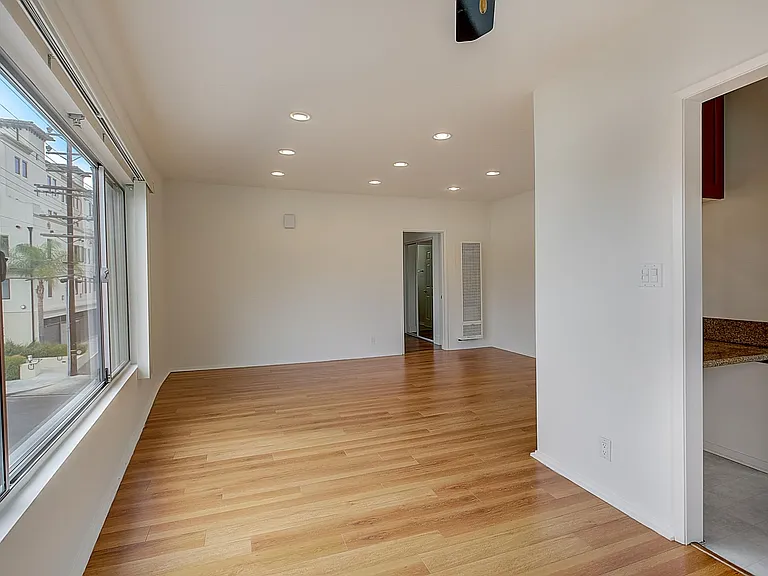 1800 Prosser Ave #10 — Photo 11