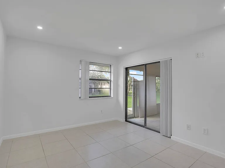 315 NW 36th Ave — Photo 14