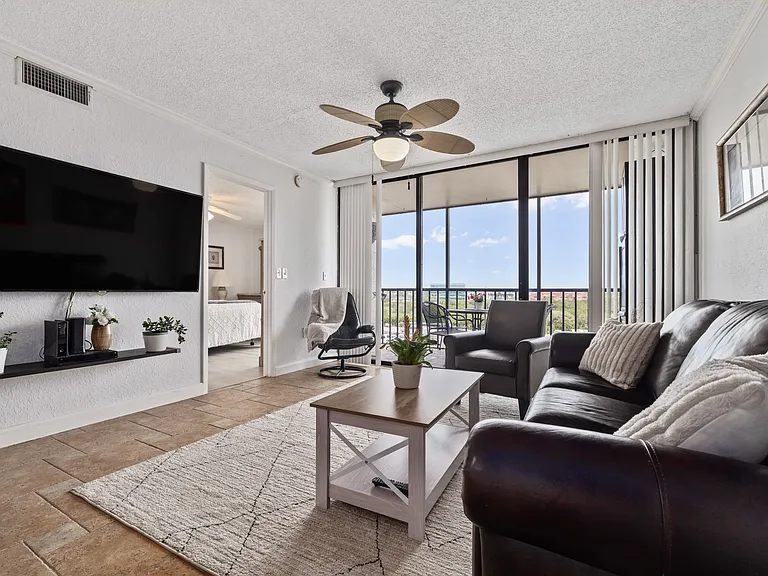 1000 Cove Cay Dr — Photo 11